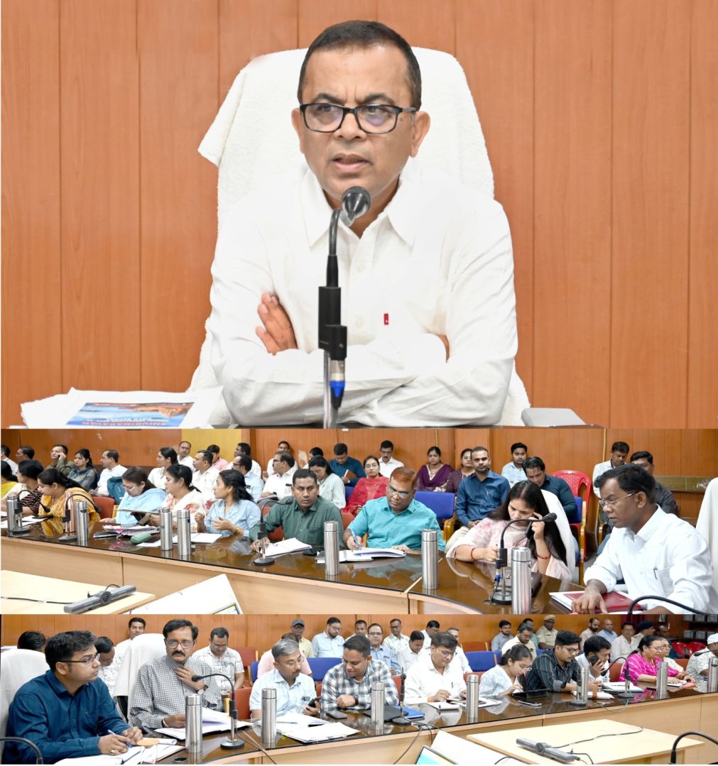 कलेक्टर ने ली साप्ताहिक समय-सीमा की समीक्षा बैठक, शासकीय योजनाओं के प्रभावी क्रियान्वयन पर दिए दिशा-निर्देश